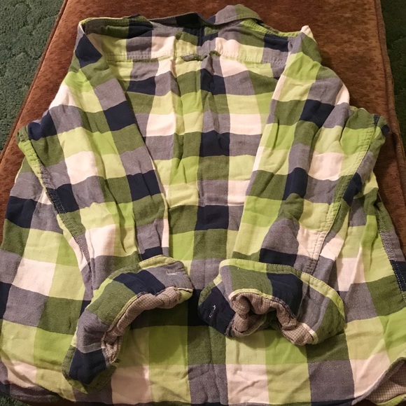 Large Button Up - Picture 3 of 4